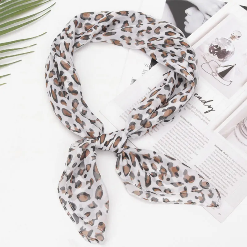 2021 Luxury Silk Scarf Women Chiffon Scarves Brand Design Square Foulard Neckerchief Retro Leopard Headband For Ladies
2021 Luxury Silk Scarf Women Chiffon Scarves Brand Design Square Foulard Neckerchief Retro Leopard Headband For Ladies