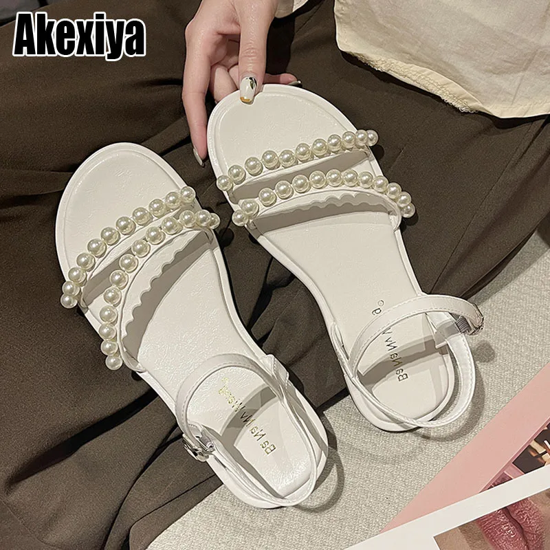 Women's Shoes Sandals 2022 Summer New Style Fashion Buckle Thick Heel Pearl Shoes Women Shoes Sandals BC3415
Women's Shoes Sandals 2022 Summer New Style Fashion Buckle Thick Heel Pearl Shoes Women Shoes Sandals BC3415