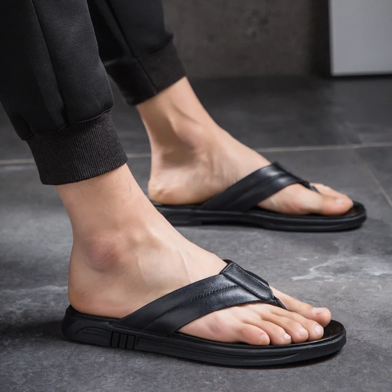 Designer Slippers Men Slippers Black Men Indoor Men's Beach Summer For Home Non Slip Leather Slipper Shoes Soft Rubber
Designer Slippers Men Slippers Black Men Indoor Men's Beach Summer For Home Non Slip Leather Slipper Shoes Soft Rubber