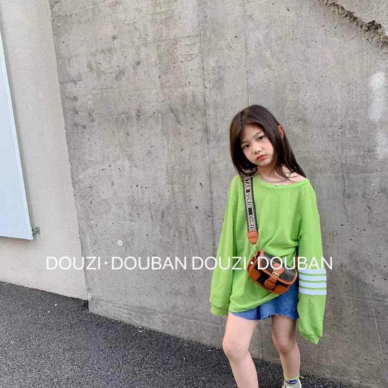 Children's clothing 2021 summer new children's T-shirts children's long-sleeved thin pullovers trendy children's new T-shirts 
Children's clothing 2021 summer new children's T-shirts children's long-sleeved thin pullovers trendy children's new T-shirts