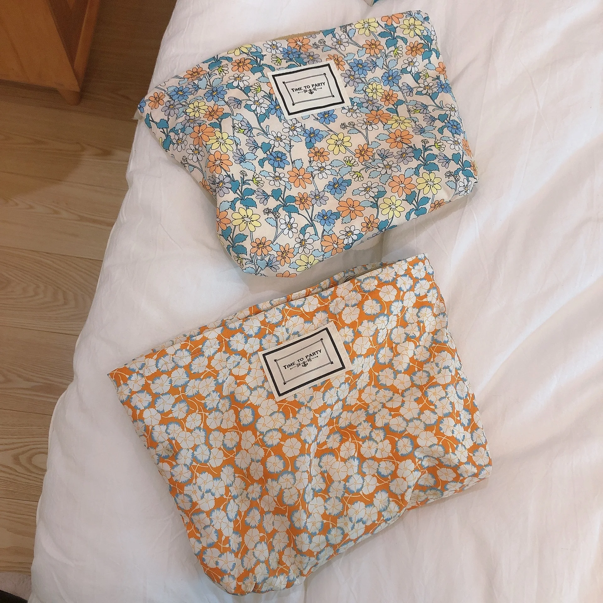 2021 summer and autumn floral cotton bag cosmetic bag clutch bag fabric travel storage bag art designer woman female bag
2021 summer and autumn floral cotton bag cosmetic bag clutch bag fabric travel storage bag art designer woman female bag