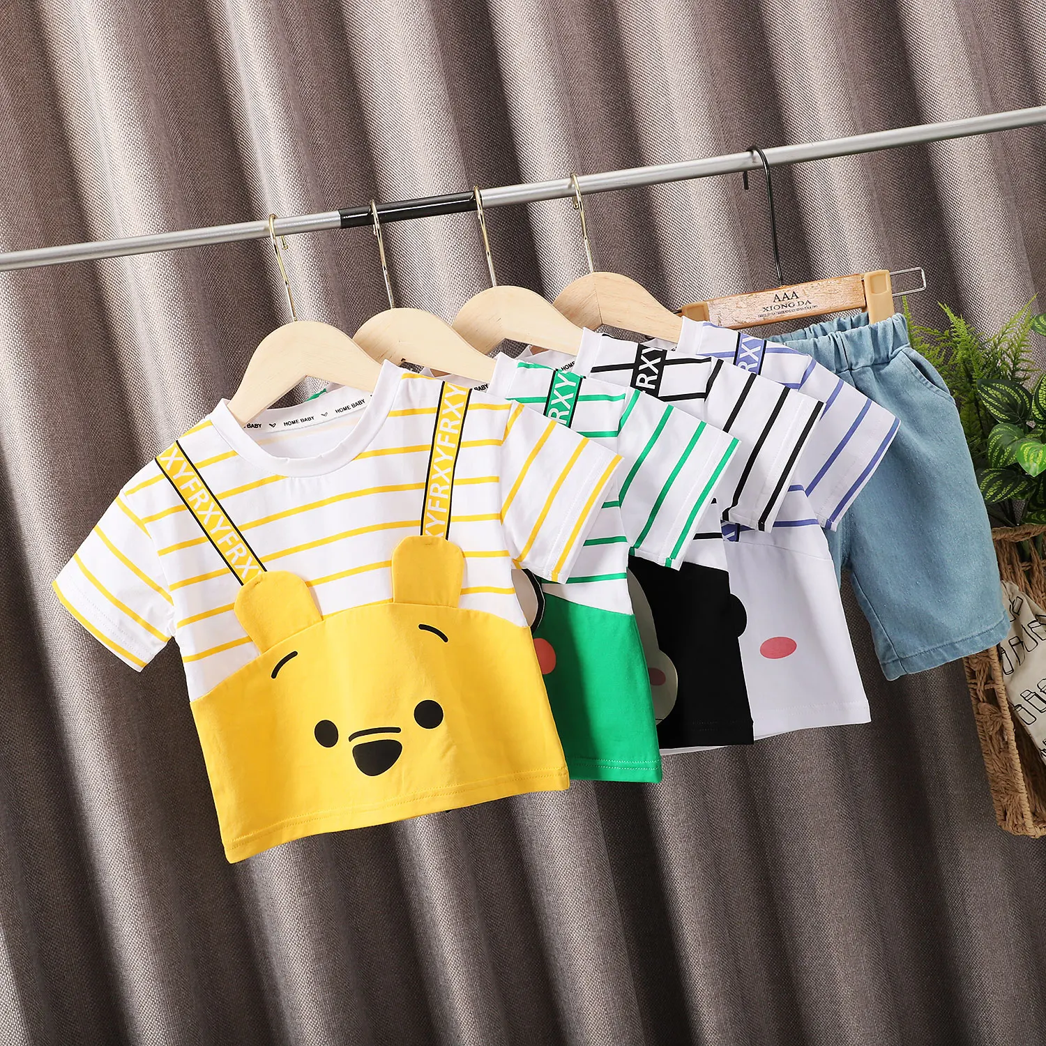 2021 new summer clothes cute bear cartoon children baby short-sleeved T-shirt cotton boys and girls tops foreign style
2021 new summer clothes cute bear cartoon children baby short-sleeved T-shirt cotton boys and girls tops foreign style