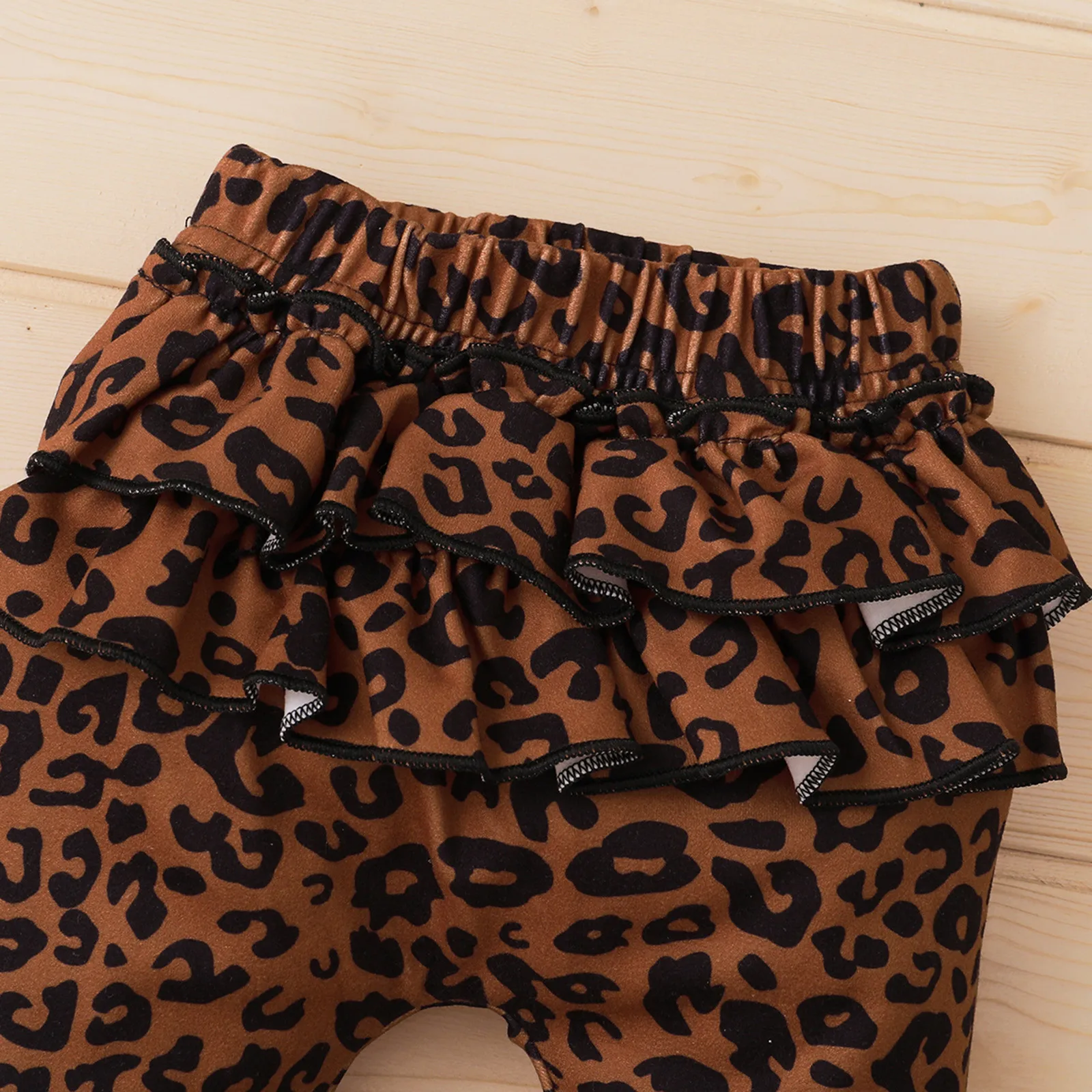 Toddler Sets Baby Girls Fashion Autumn Winter Leopard Print O-Neck Print Tops+Ruffles Pants+Headbands Outfits Children Clothing 
Toddler Sets Baby Girls Fashion Autumn Winter Leopard Print O-Neck Print Tops+Ruffles Pants+Headbands Outfits Children Clothing