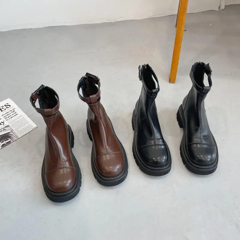 Martin Boots Women's Leather Short Tube Slim Feet In Autumn And Winter 2021 New British Style Thick-soled Joker Chelsea Boots.
Martin Boots Women's Leather Short Tube Slim Feet In Autumn And Winter 2021 New British Style Thick-soled Joker Chelsea Boots.