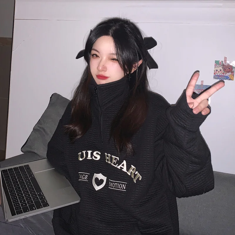 Женский пуловер с воротником в стиле ретро
Женский пуловер с воротником в стиле ретро