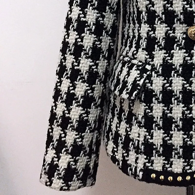 Brand New Famale Rivet Embroidery Badge Plaid Jacekt Elegant Single Button Casaco Feminino V Neck Slim Tweed Coat Mujer
Brand New Famale Rivet Embroidery Badge Plaid Jacekt Elegant Single Button Casaco Feminino V Neck Slim Tweed Coat Mujer