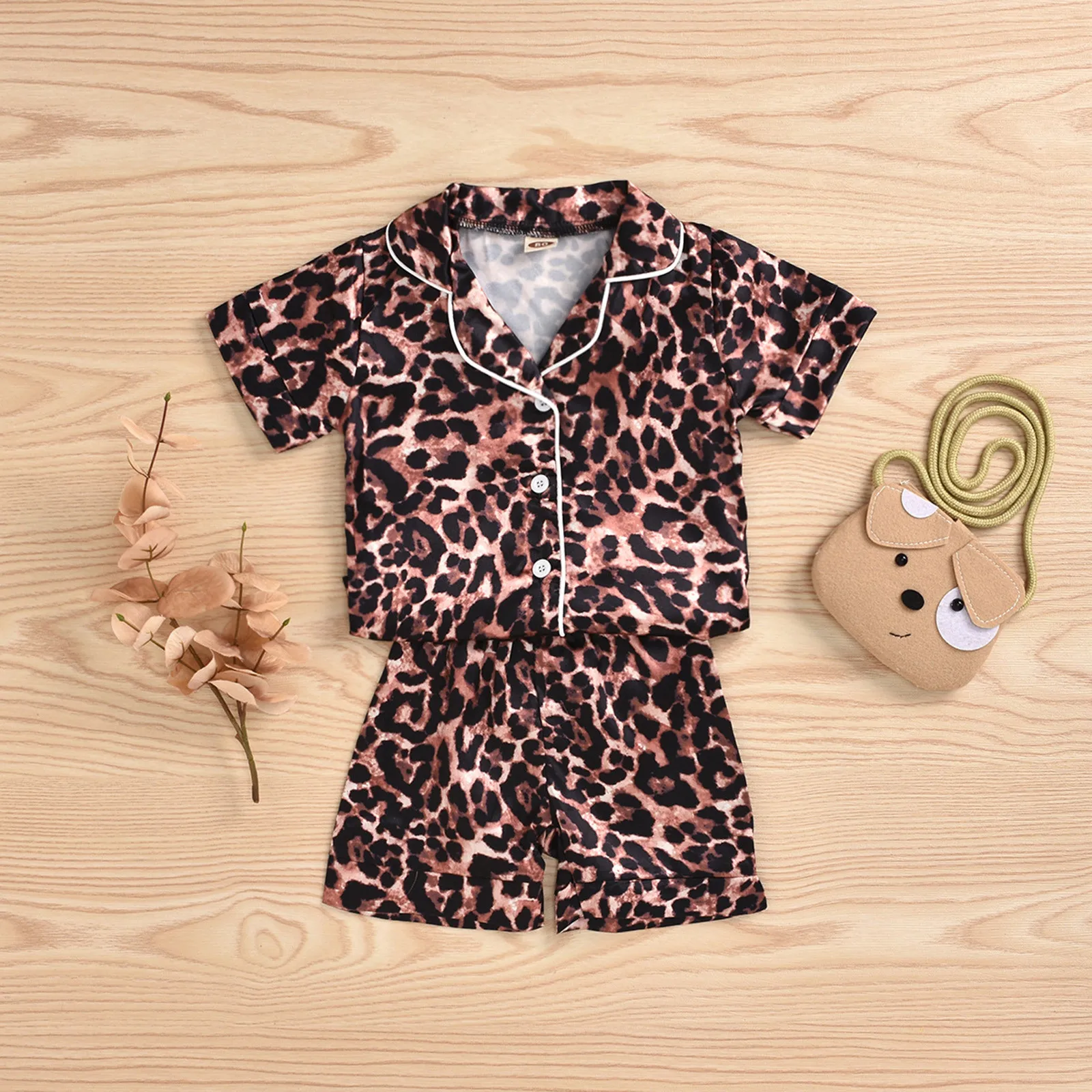 Toddler Kids Baby Pajamas Set Nightwear Leopard Print Button Sleepwear Short Sleeve Tops Pants Outfits Sets jongens pyjama L*
Toddler Kids Baby Pajamas Set Nightwear Leopard Print Button Sleepwear Short Sleeve Tops Pants Outfits Sets jongens pyjama L*