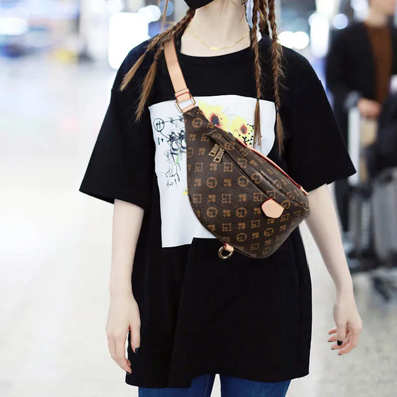 Leisure Chest Bag Women Famous Brand Chest Phone Pouch Casual Waist Bags Brand Pattern Fanny Pack Female Fashion Shoulder Bags
Leisure Chest Bag Women Famous Brand Chest Phone Pouch Casual Waist Bags Brand Pattern Fanny Pack Female Fashion Shoulder Bags