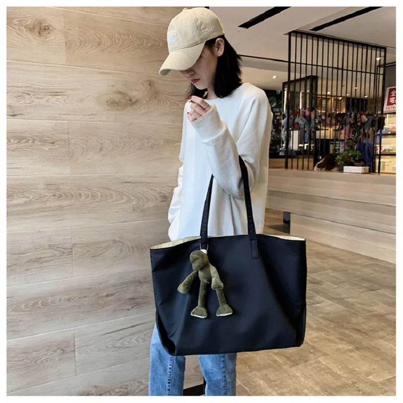 Large Capacity Ins Ladies Korean Version Of The Shoulder Handheld Fashion Tote Bag
Large Capacity Ins Ladies Korean Version Of The Shoulder Handheld Fashion Tote Bag