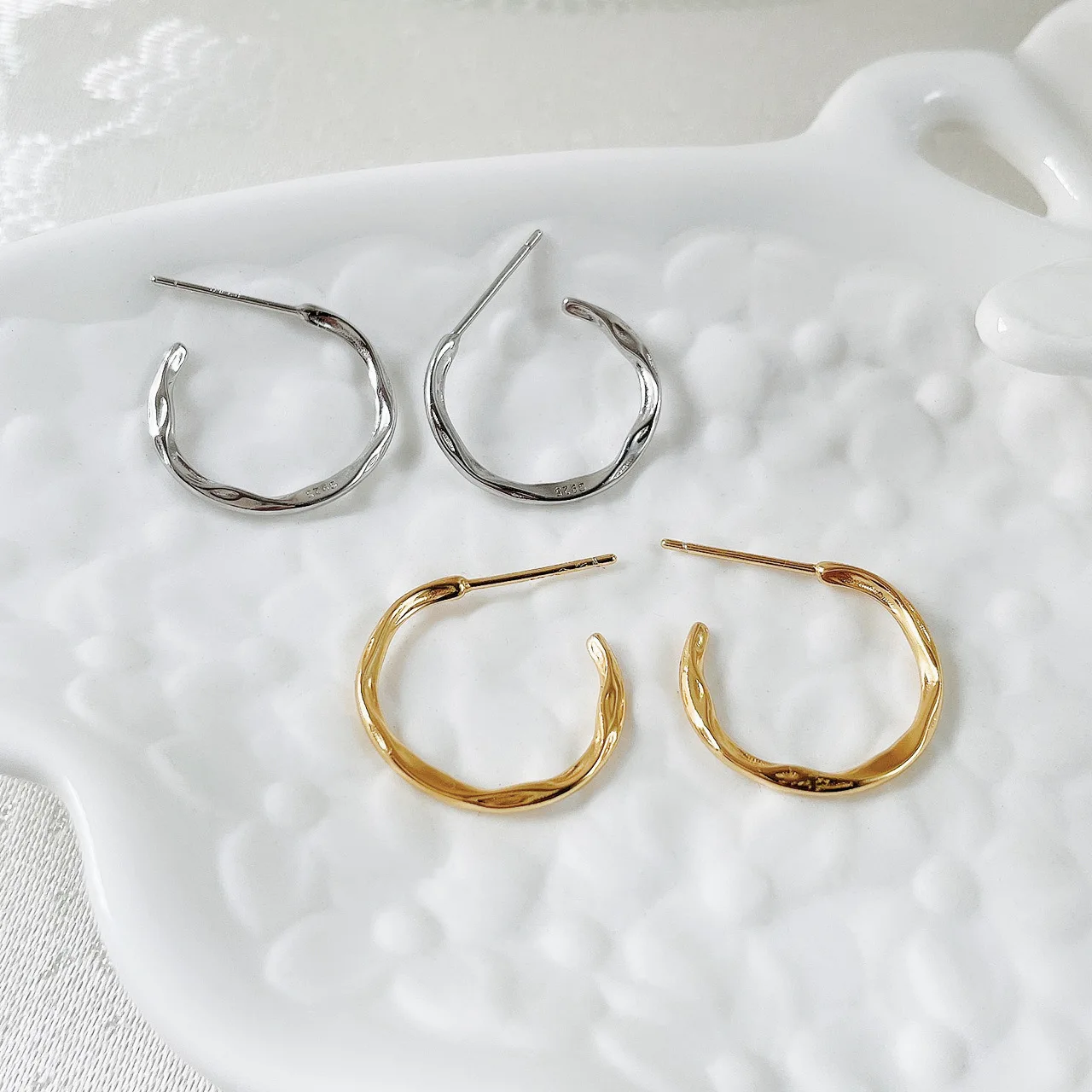 European and American Retro Geometry C Earrings Simple Metal Wind Geometry Earrings Go with C Type Earrings Earrings
European and American Retro Geometry C Earrings Simple Metal Wind Geometry Earrings Go with C Type Earrings Earrings