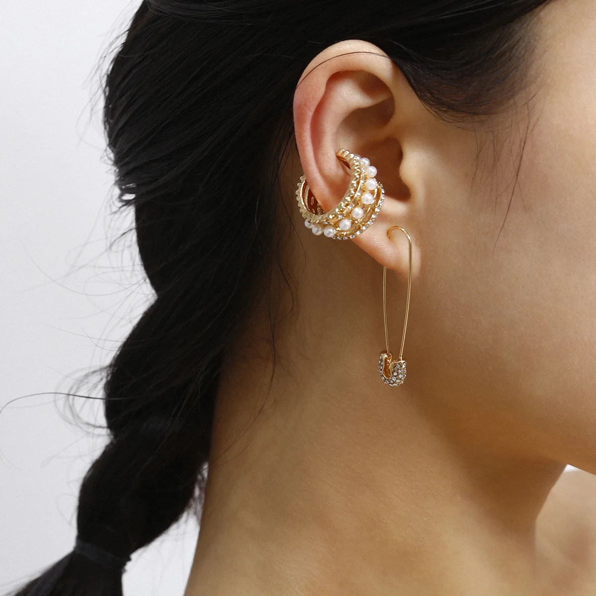 2021 New 2pcs Natural Pearl Earcuffs Without Hole Single Ear Cuff Rhinestone No Piercing Clip On Earrings Jewelry
2021 New 2pcs Natural Pearl Earcuffs Without Hole Single Ear Cuff Rhinestone No Piercing Clip On Earrings Jewelry