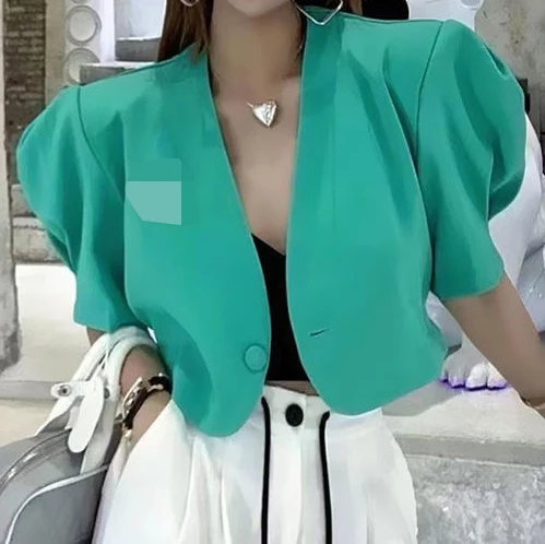 Женская свободная рубашка с коротким рукавом, новый дизайн лета 2021, короткая куртка с лацканами, однотонный топ, женские блейзеры
Женская свободная рубашка с коротким рукавом, новый дизайн лета 2021, короткая куртка с лацканами, однотонный топ, женские блейзеры