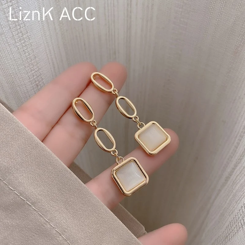 Серьги-кисточки с камнем кошачий глаз, серебро 2021 пробы
Серьги-кисточки с камнем кошачий глаз, серебро 2021 пробы