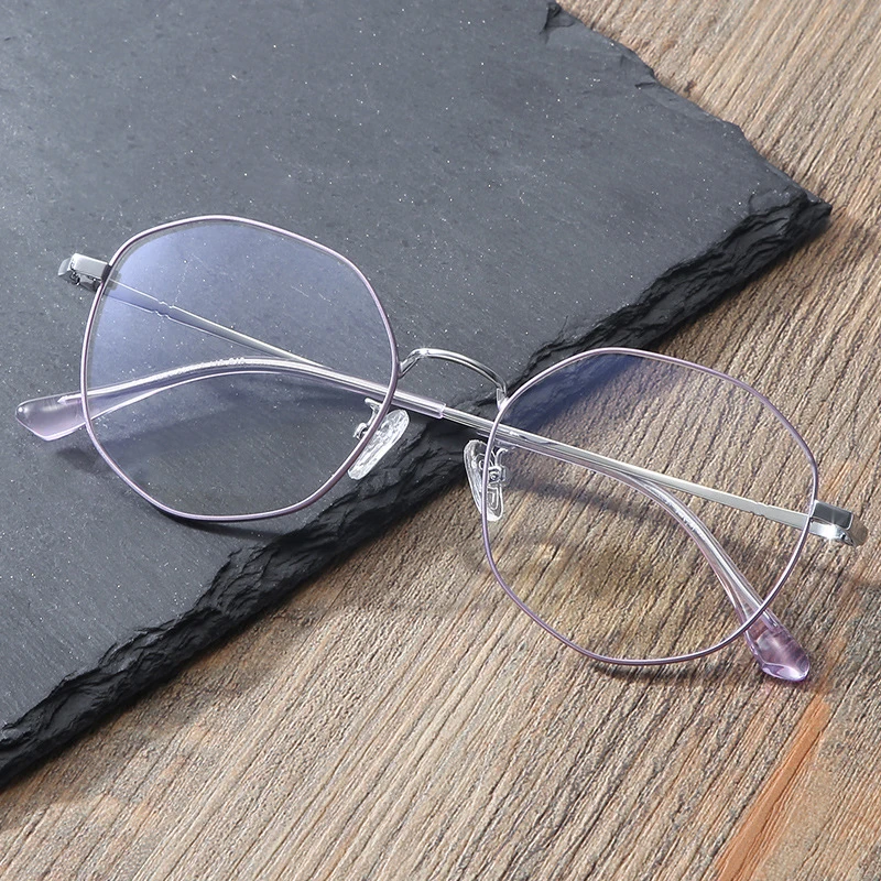 Exquisite fashion metal glasses personality polygon irregular flat mirror men women can be equipped with myopia glasses frame.
Exquisite fashion metal glasses personality polygon irregular flat mirror men women can be equipped with myopia glasses frame.