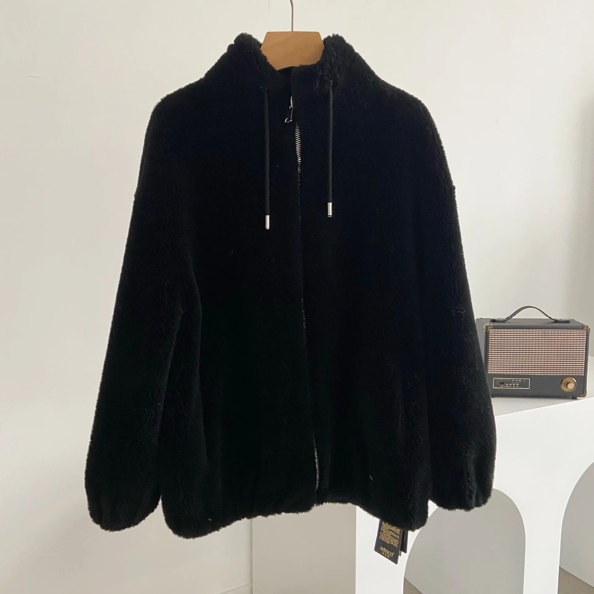 Lamb Wool Casual Warm Jacket Suede Thick Hooded Plush Top
Lamb Wool Casual Warm Jacket Suede Thick Hooded Plush Top