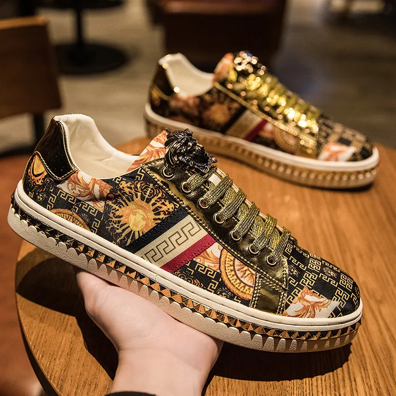 Men's Mirrors Sneakers Luxury Red Glitter Embroidered Casual Flats Shoes Men Designer Trainers Shoes zapatillas hombre Light
Men's Mirrors Sneakers Luxury Red Glitter Embroidered Casual Flats Shoes Men Designer Trainers Shoes zapatillas hombre Light