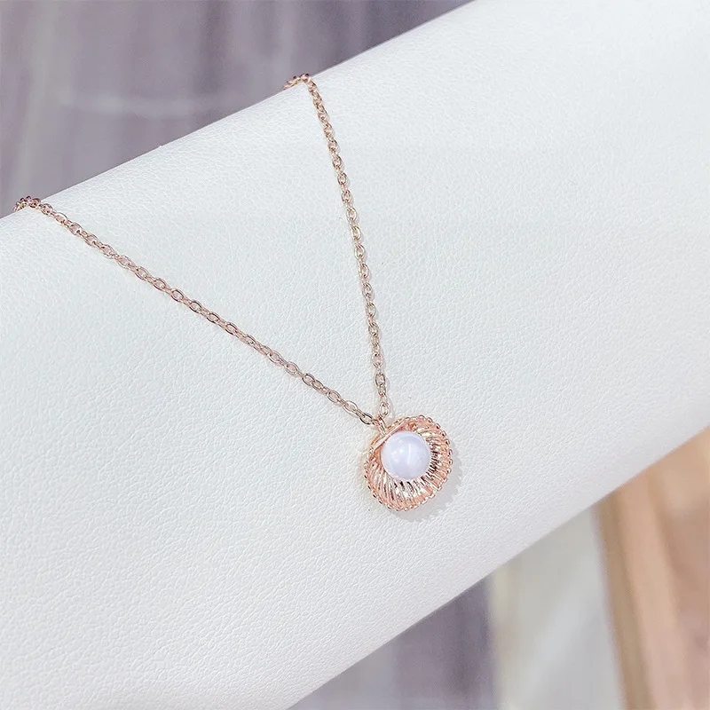 14k Gold Plated Fan Pearl Necklace Shining Bling AAA Zircon Women Clavicle Chain Elegant Charm Wedding Pendant Jewelry
14k Gold Plated Fan Pearl Necklace Shining Bling AAA Zircon Women Clavicle Chain Elegant Charm Wedding Pendant Jewelry
