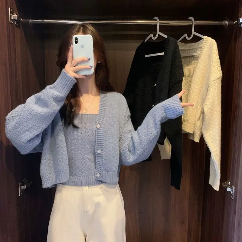 2021 New Hot Girl Short Knitted Cardigan Gentle Wind Jacket Female Spring and Autumn
2021 New Hot Girl Short Knitted Cardigan Gentle Wind Jacket Female Spring and Autumn
