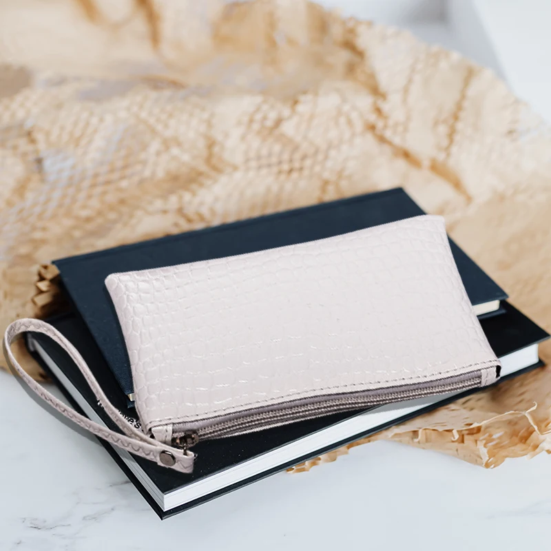 Crocodile Pattern Women's Bag Handbag PU Material Change Bag Handbag High Texture Fashion Mobile Phone Bag Versatile
Crocodile Pattern Women's Bag Handbag PU Material Change Bag Handbag High Texture Fashion Mobile Phone Bag Versatile