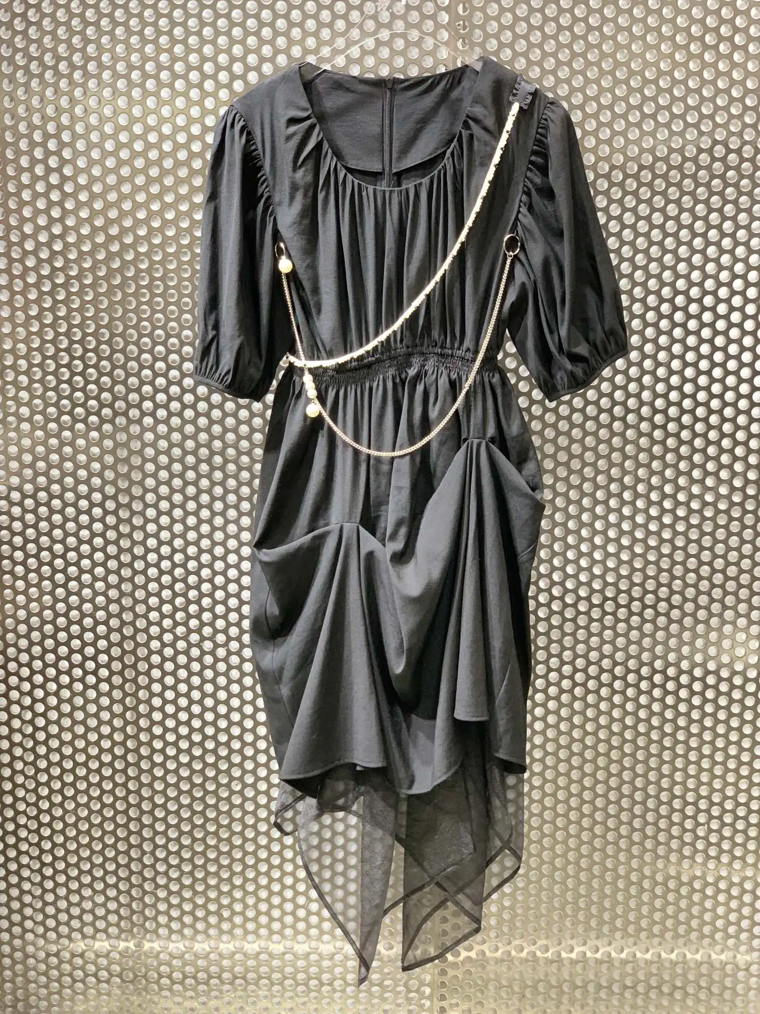 fashion ladies 2021 new short sleeve round neck pleated irregular chain dress 0306
fashion ladies 2021 new short sleeve round neck pleated irregular chain dress 0306