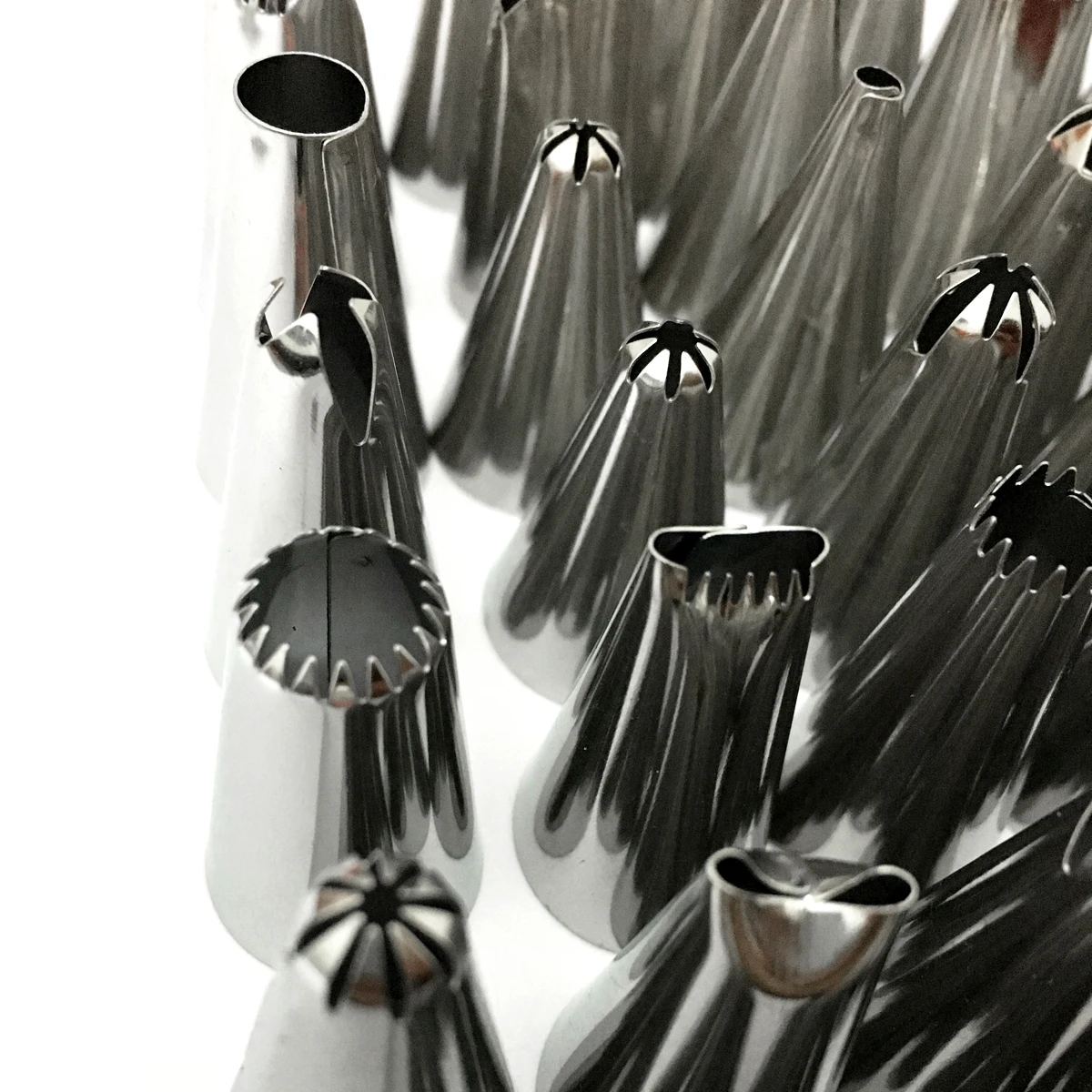 48Pcs/set Cake Decorating Good Quality Stainless steel Icing Piping Nozzles Pastry Tips Set Cake Baking Tools Accessories
48Pcs/set Cake Decorating Good Quality Stainless steel Icing Piping Nozzles Pastry Tips Set Cake Baking Tools Accessories