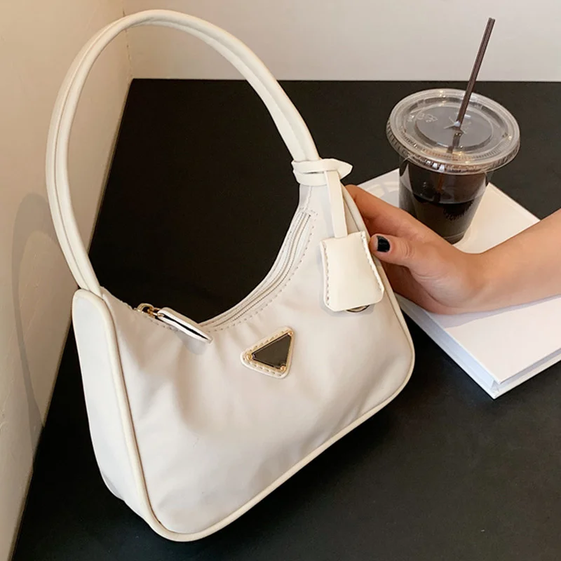 Сумка-тоут женская из ткани «Оксфорд» на плечо
Сумка-тоут женская из ткани «Оксфорд» на плечо