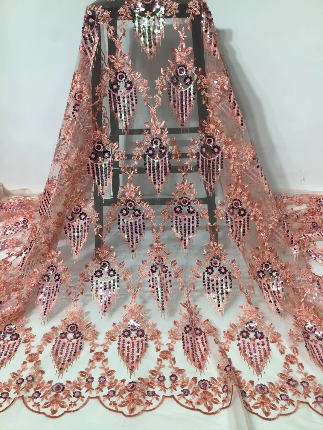 African Lace Fabric With Sequin Tulle Lace 2020High Quality Embroidery Nigerian French Exquisite Lace Fabric for Christmas Dress
African Lace Fabric With Sequin Tulle Lace 2020High Quality Embroidery Nigerian French Exquisite Lace Fabric for Christmas Dress