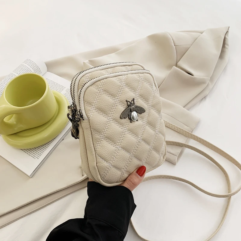 Women's Shoulder Bag Cute Little Bee Rhomboid Pattern Much Interlayer Leather Crossbody Wholesale 2021 New Fashion Lady Bags
Women's Shoulder Bag Cute Little Bee Rhomboid Pattern Much Interlayer Leather Crossbody Wholesale 2021 New Fashion Lady Bags