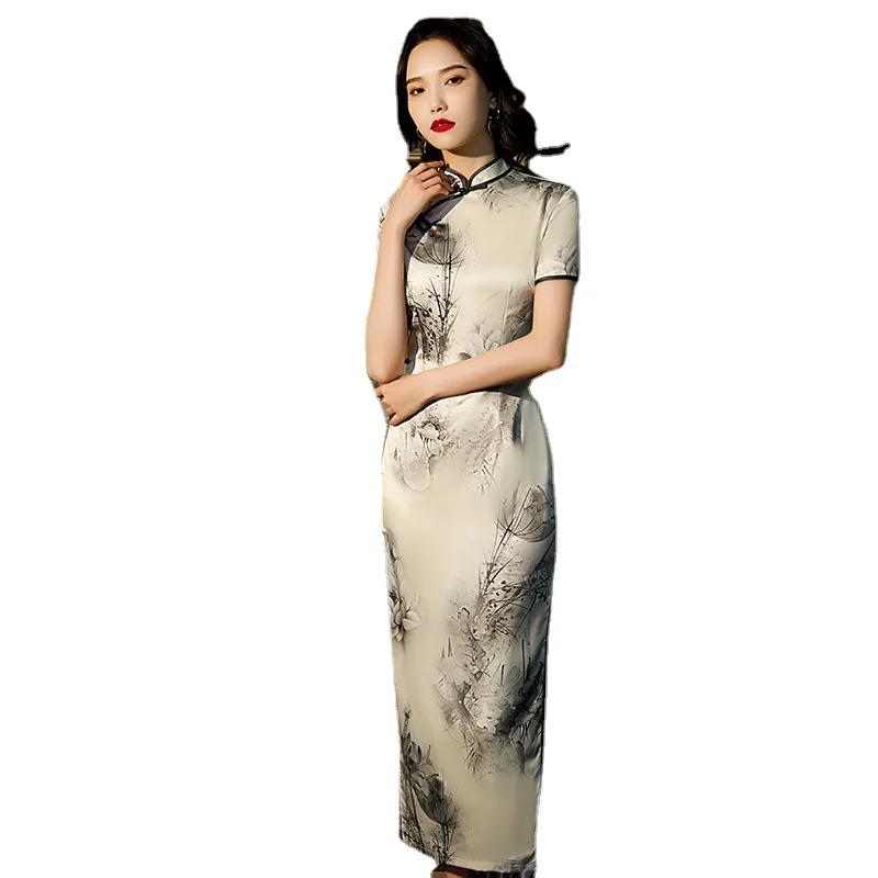 2021 Summer New Women's Clothing, Silk Cheongsam, Retro Chinese Style Commuter, Long Elegant High-end Silk Cheongsam 2020
2021 Summer New Women's Clothing, Silk Cheongsam, Retro Chinese Style Commuter, Long Elegant High-end Silk Cheongsam 2020