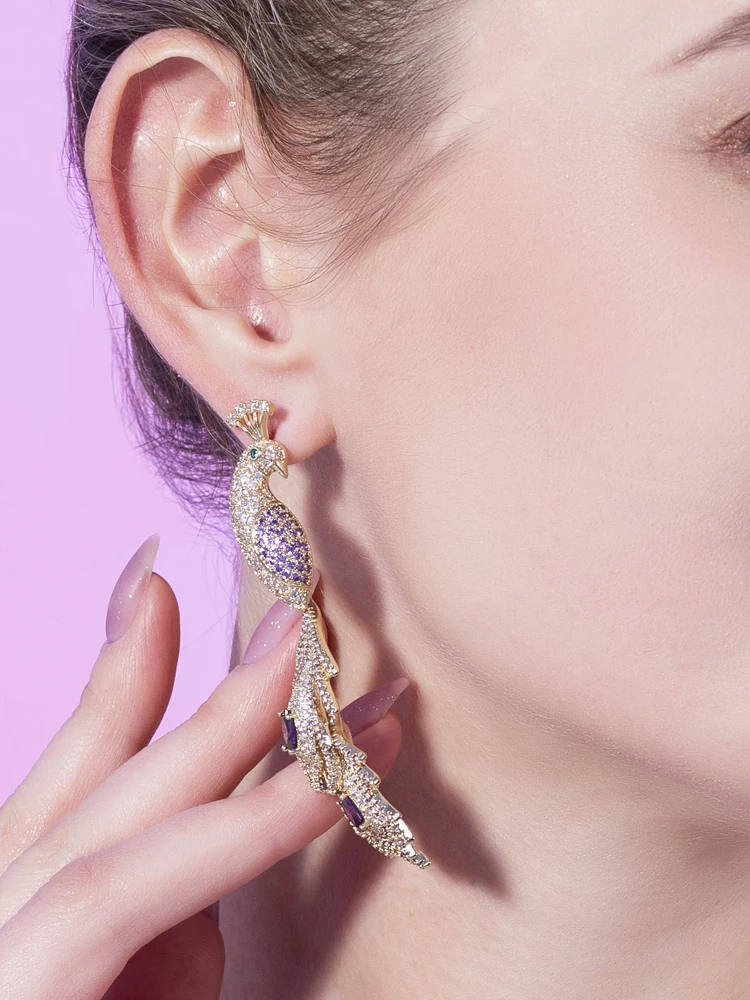 Shuaili Noble Luxurious Emerald Pure Gold Phoenix Peacock Long Earrings Hostess Accessories Birthday New Year Wedding Gift
Shuaili Noble Luxurious Emerald Pure Gold Phoenix Peacock Long Earrings Hostess Accessories Birthday New Year Wedding Gift