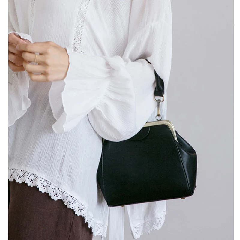 Vintage Fashion PU Leather Bag Shell Lock Hand Bags Chain Women Shoulder Crossbody Bag Mother Gift Tote Women's Handbags Purses
Vintage Fashion PU Leather Bag Shell Lock Hand Bags Chain Women Shoulder Crossbody Bag Mother Gift Tote Women's Handbags Purses