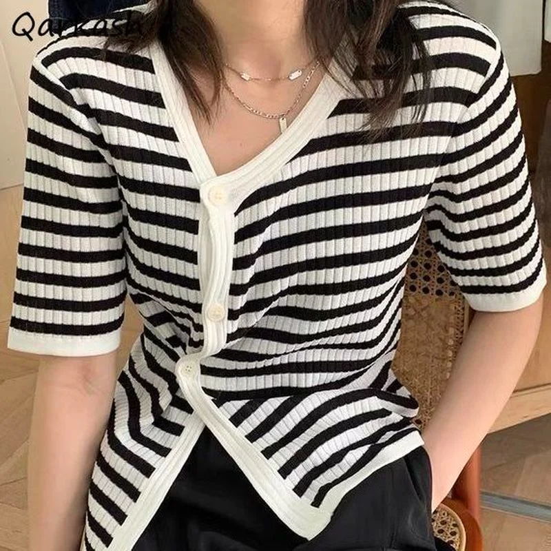 Кардиган женский полосатый, шикарный мягкий облегающий Универсальный однобортный уличный Стильный Простой вязаный свитер в стиле Харадзю... 
Кардиган женский полосатый, шикарный мягкий облегающий Универсальный однобортный уличный Стильный Простой вязаный свитер в стиле Харадзю...