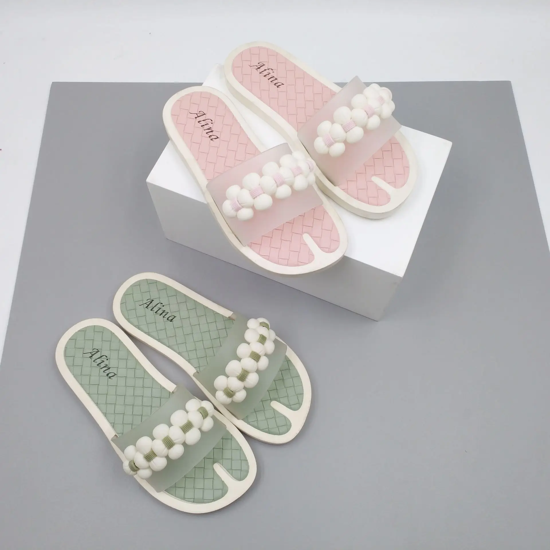 Новинка лета 2021, женские тапочки, летние сандалии с цветами и цветами, Модная и удобная Пляжная одежда, женские сандалии внутри и снаружи
Новинка лета 2021, женские тапочки, летние сандалии с цветами и цветами, Модная и удобная Пляжная одежда, женские сандалии внутри и снаружи