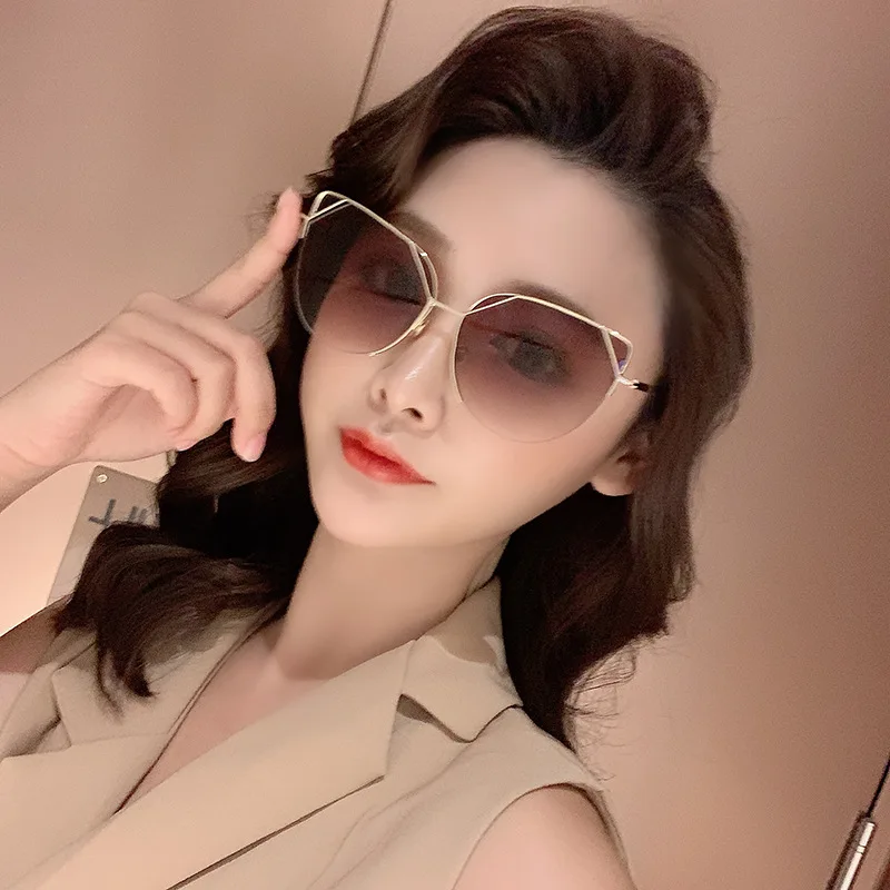 MIZHO Fashion Light Sunglasses Women Cat Eye Brand Designer Vintage 2021 Gradient Ladies Sun glasses Mirror Retro Shades
MIZHO Fashion Light Sunglasses Women Cat Eye Brand Designer Vintage 2021 Gradient Ladies Sun glasses Mirror Retro Shades