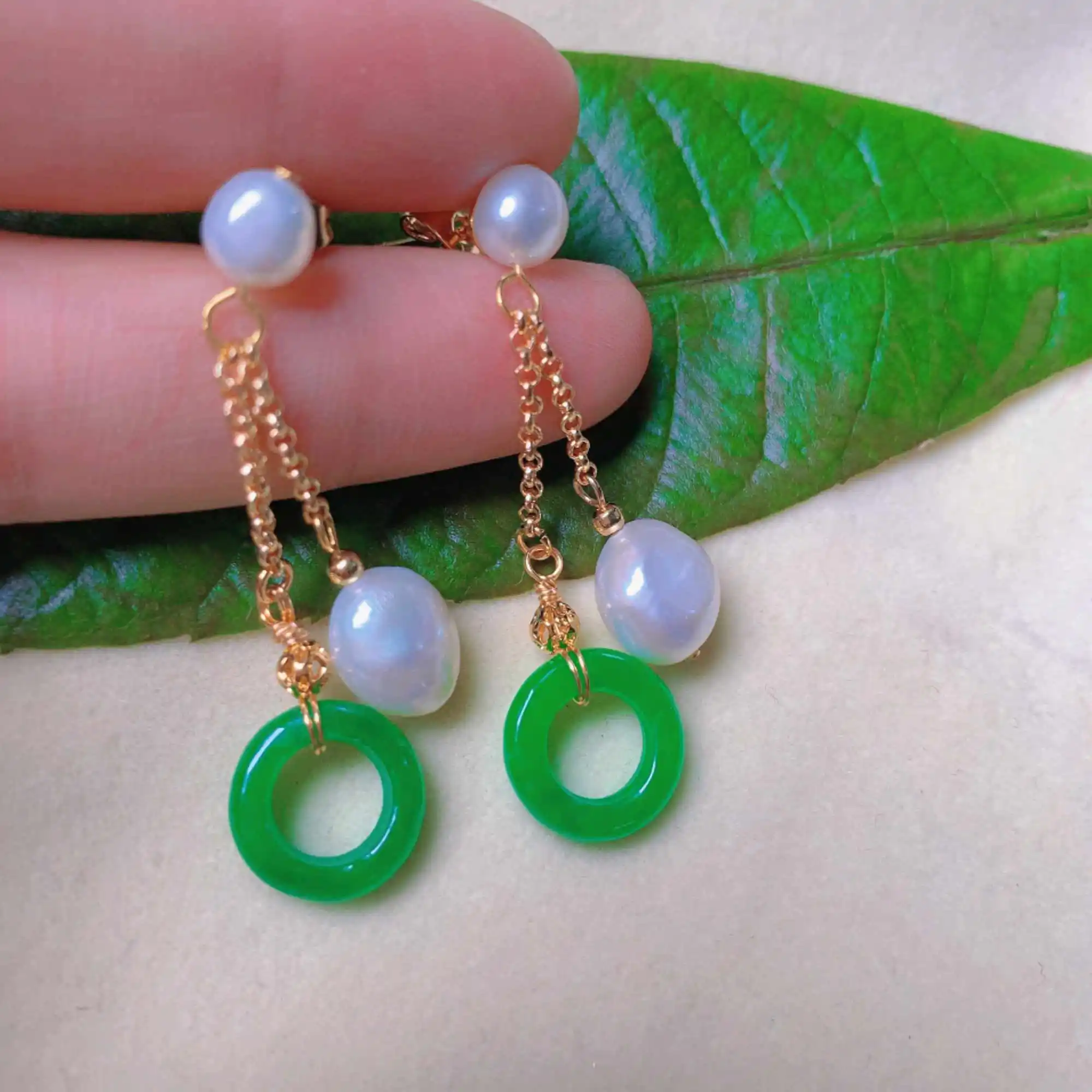 Fashion white round Fresh water pearl green ring gold ear stud gift Ear stud Cultured Freshwater Fashion Beautiful Wedding
Fashion white round Fresh water pearl green ring gold ear stud gift Ear stud Cultured Freshwater Fashion Beautiful Wedding