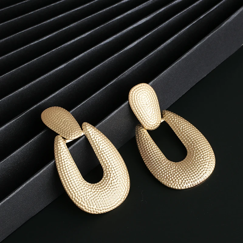 Wholesale JUJIA Fashion Statement Earrings Big Metal Geometric Pendant Earrings For Women Hanging Dangle Earrings Bohemian
Wholesale JUJIA Fashion Statement Earrings Big Metal Geometric Pendant Earrings For Women Hanging Dangle Earrings Bohemian