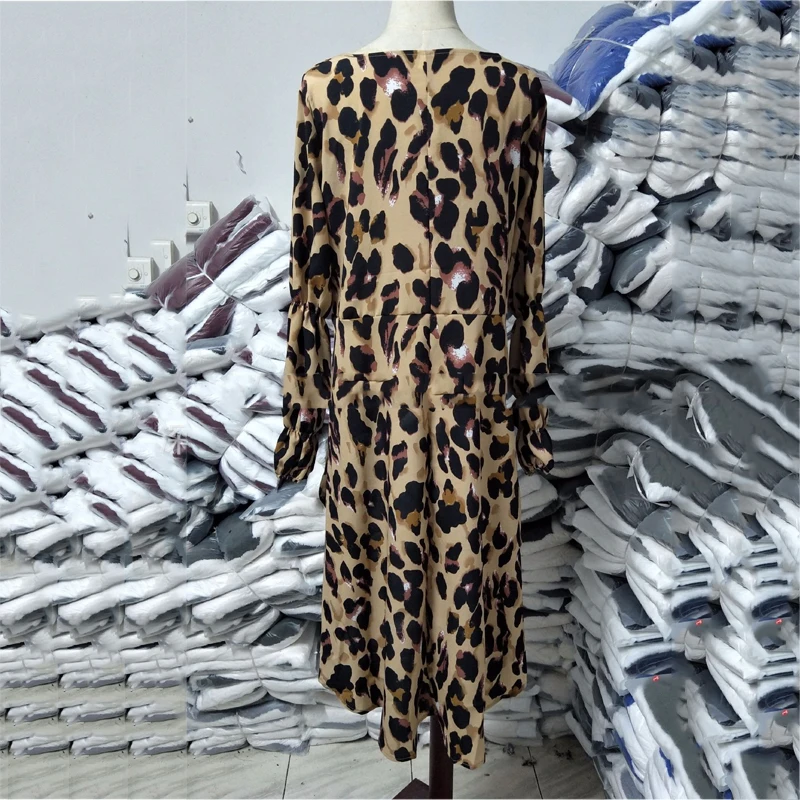 Autumn and winter fashion sexy leopard long-sleeved irregular casual female T-shirt top
Autumn and winter fashion sexy leopard long-sleeved irregular casual female T-shirt top