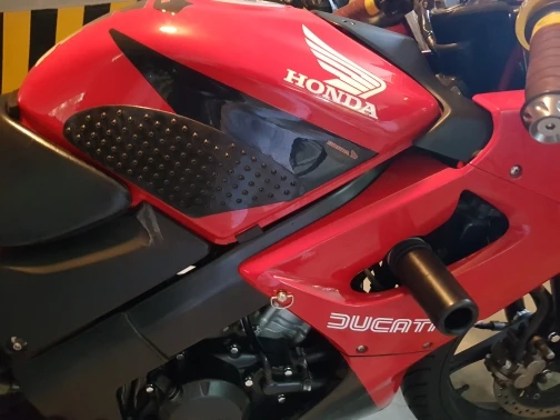 For Honda CB650F CBR650F CB650R CBR650R Tank Traction Pad Anti slip Motorcycle Tank Pad Side Decal Knee Grip Protector
For Honda CB650F CBR650F CB650R CBR650R Tank Traction Pad Anti slip Motorcycle Tank Pad Side Decal Knee Grip Protector