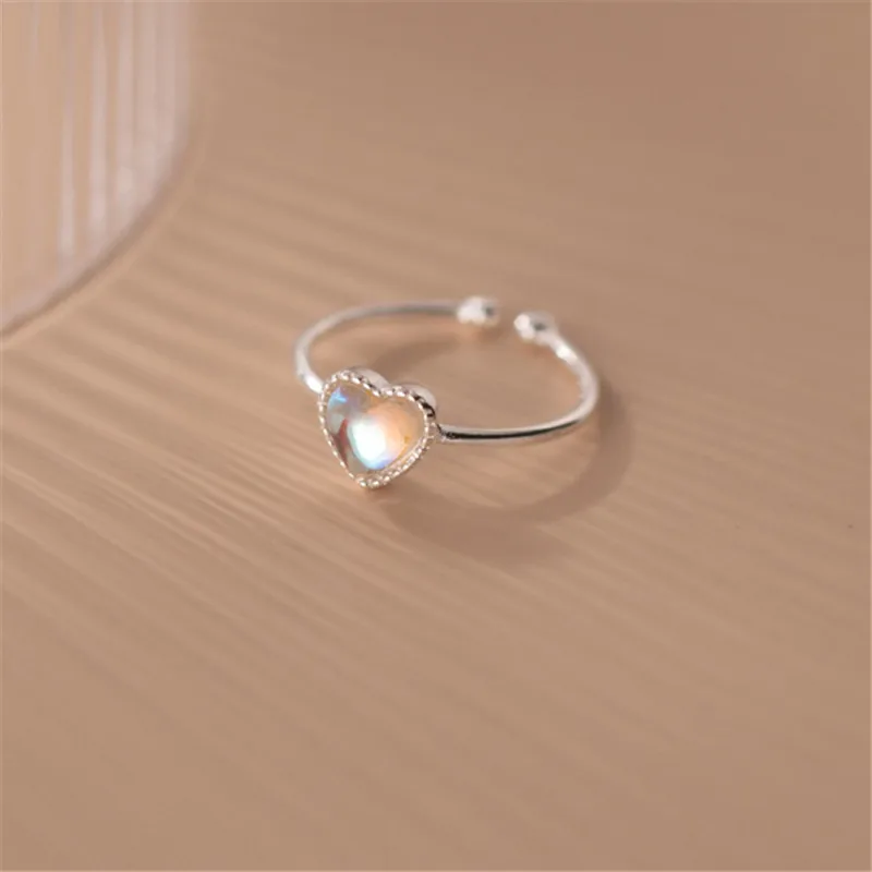 Женское кольцо из серебра 925 пробы, регулируемого размера 
Женское кольцо из серебра 925 пробы, регулируемого размера