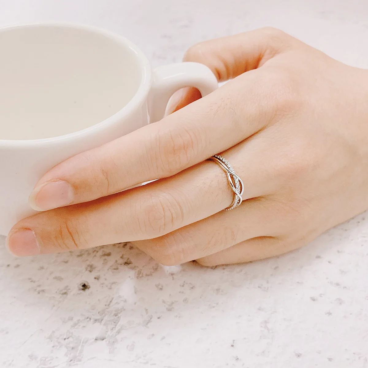 Women's Fashion 925 Sterling Silver Ring Cocktail Party Minimalism AAA Cubic Zirconia Wedding Ring Bridal Jewelry Lover's Gift
Women's Fashion 925 Sterling Silver Ring Cocktail Party Minimalism AAA Cubic Zirconia Wedding Ring Bridal Jewelry Lover's Gift