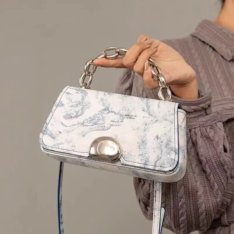 Сумка женская синяя, новинка 2021, маленькие квадратные сумки через плечо для женщин, роскошные дизайнерские женские винтажные сумки
Сумка женская синяя, новинка 2021, маленькие квадратные сумки через плечо для женщин, роскошные дизайнерские женские винтажные сумки