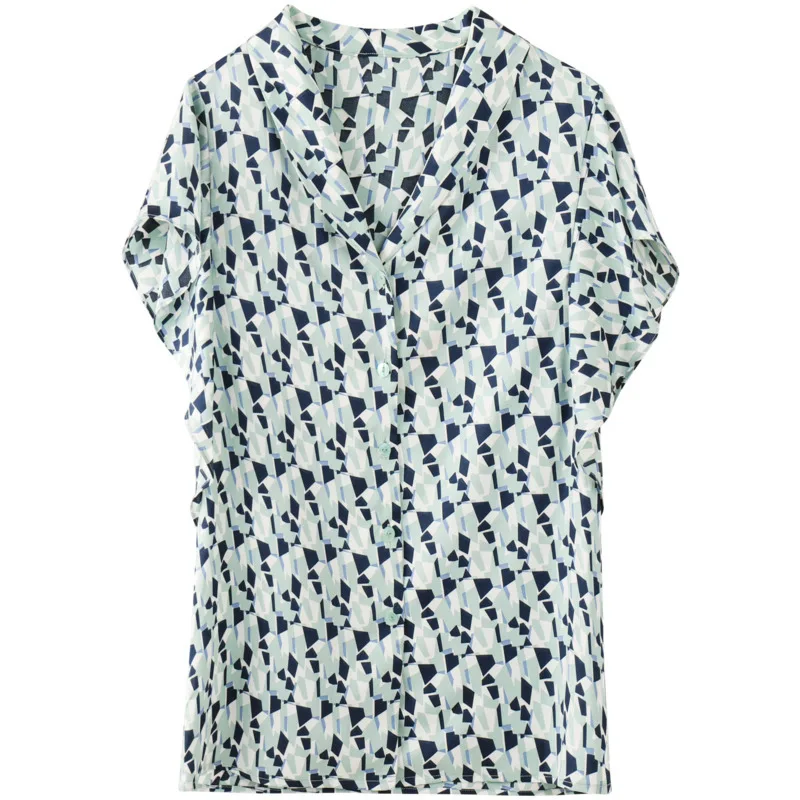 2021 summer new Korean chiffon shirt female print V-neck straight slim petal sleeve sunscreen shirt blouse 
2021 summer new Korean chiffon shirt female print V-neck straight slim petal sleeve sunscreen shirt blouse