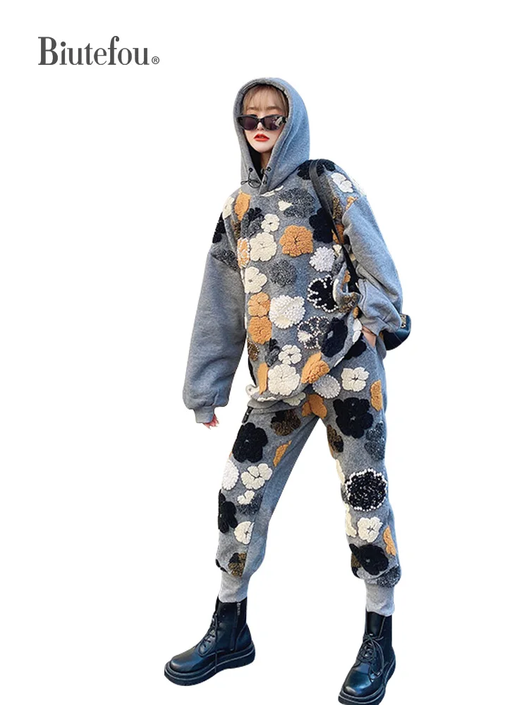 2021 New Arrival Winter Women Loose Beaded Flowers Cashmere Two-Piece Suit Sweatshirt+Pants
2021 New Arrival Winter Women Loose Beaded Flowers Cashmere Two-Piece Suit Sweatshirt+Pants