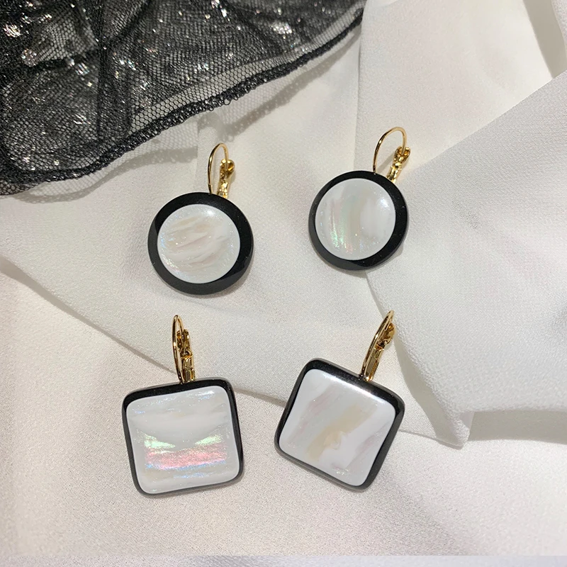 Высокочувствительные нишевые Серьги В морозном стиле, корейские простые изящные серьги-клипсы с текстурой ракушки, модные серьги с геометр...
Высокочувствительные нишевые Серьги В морозном стиле, корейские простые изящные серьги-клипсы с текстурой ракушки, модные серьги с геометр...