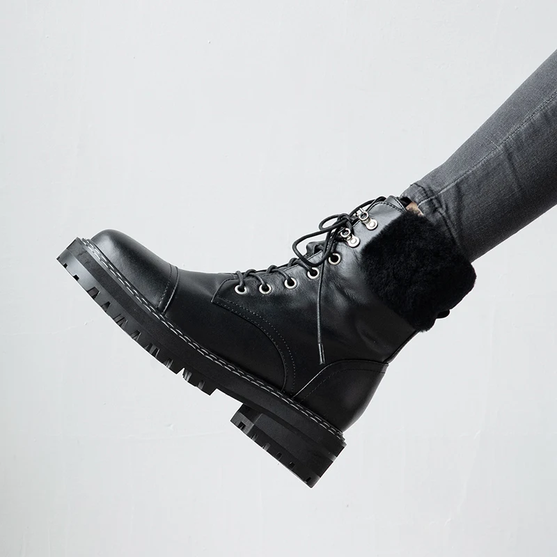 Genuine leather Women ankle motorcycle Boots winter snow boots lace up thick high heels casual Shoes Woman large size 42 43
Genuine leather Women ankle motorcycle Boots winter snow boots lace up thick high heels casual Shoes Woman large size 42 43