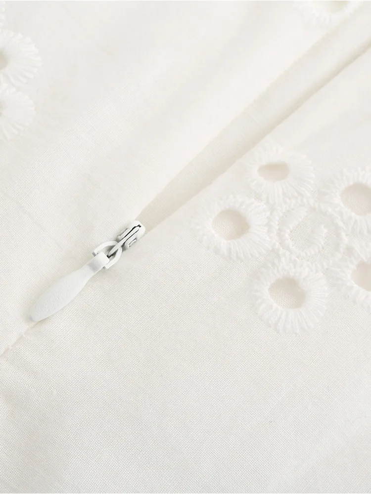 Embroidery Aproms Floral Elegant White Cotton Dress Women Casual High Fashion Backless Short Mni Dresses High Waist Autumn Dress
Embroidery Aproms Floral Elegant White Cotton Dress Women Casual High Fashion Backless Short Mni Dresses High Waist Autumn Dress