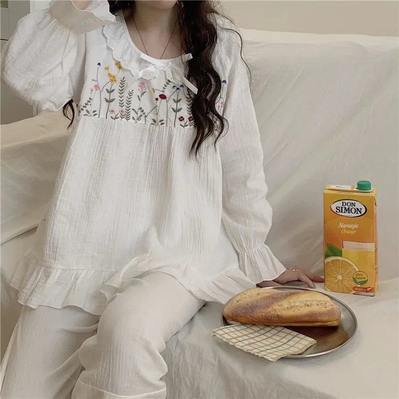 Pajamas Women Spring / Autumn New Flower Embroidery Long Sleeve Two Piece Suit Leisure Home Wear Pj Sets
Pajamas Women Spring / Autumn New Flower Embroidery Long Sleeve Two Piece Suit Leisure Home Wear Pj Sets