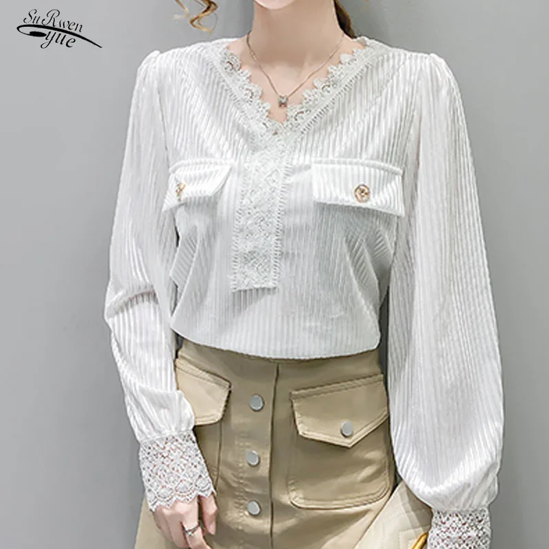 Autumn fashion women's velvet bottoming shirt long-sleeved blouse V-neck lace stitching office ladies solid color shirt 12057
Autumn fashion women's velvet bottoming shirt long-sleeved blouse V-neck lace stitching office ladies solid color shirt 12057