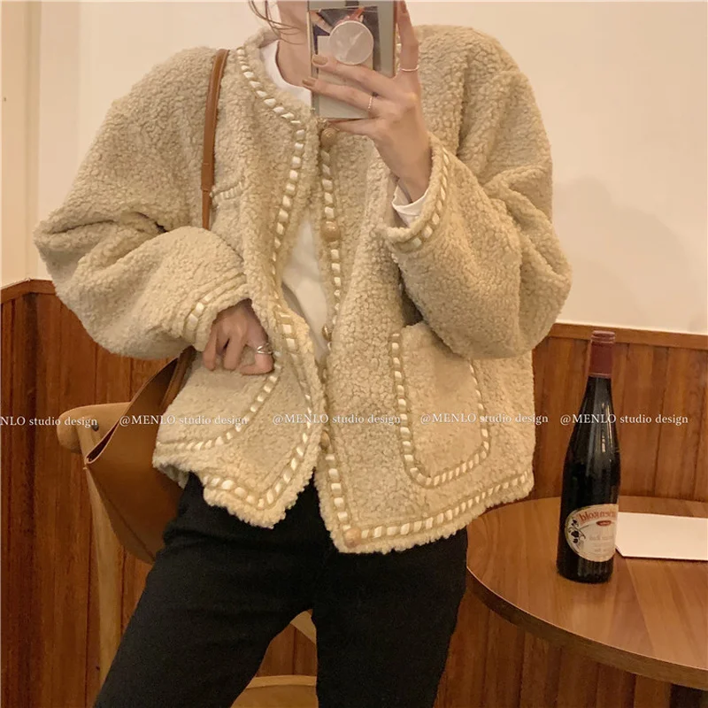 

Xiaoxiangfeng Imitation Lamb Wool Coat Autumn and Winter 2021 New Foreign Style Aging Small Short Long Sleeve Top Women's Wear