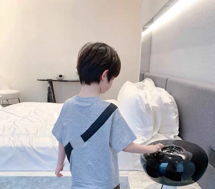 Children's letter satchel round neck cotton short sleeve T-shirt + presbyopia Shorts Set Boys' and girls' leisure two-piece set
Children's letter satchel round neck cotton short sleeve T-shirt + presbyopia Shorts Set Boys' and girls' leisure two-piece set